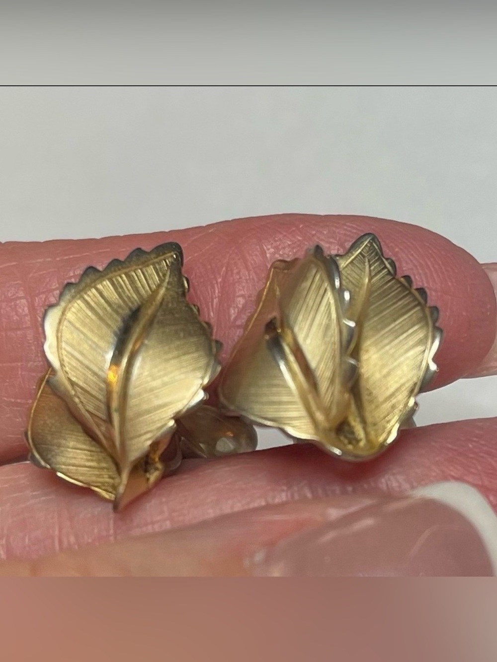 1960s Signed Giovanni Textured Gold Leaf Clip-On Earrings